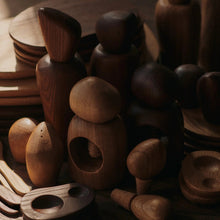 Lade das Bild in den Galerie-Viewer, Cairn Nut Cracker - Dark brown