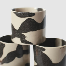 Lade das Bild in den Galerie-Viewer, Nahaufnahme Nerikomi Keramikbecher MAMO INTERIORS