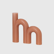 Lade das Bild in den Galerie-Viewer, Bend Candle - indian tan