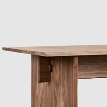 Lade das Bild in den Galerie-Viewer, Bookmatch table by Philippe Malouin