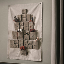 Lade das Bild in den Galerie-Viewer, Pine Christmas Calendar Maxi