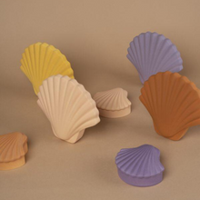 Lade das Bild in den Galerie-Viewer, Seashell Vase Ecru