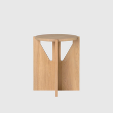 Lade das Bild in den Galerie-Viewer, Simple Stool - Oak