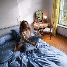 Lade das Bild in den Galerie-Viewer, Tencel Fitted Sheet - Calming Blue