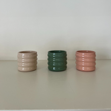 Lade das Bild in den Galerie-Viewer, Severj Studio x MAMO INTERIORS Grip Cup - green