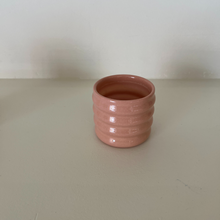 Lade das Bild in den Galerie-Viewer, Severj Studio x MAMO INTERIORS Grip Cup - pink