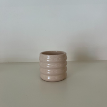 Lade das Bild in den Galerie-Viewer, Severj Studio x MAMO INTERIORS Grip Cup - off white