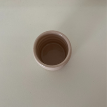 Lade das Bild in den Galerie-Viewer, Severj Studio x MAMO INTERIORS Grip Cup - off white