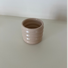 Lade das Bild in den Galerie-Viewer, Severj Studio x MAMO INTERIORS Grip Cup - off white