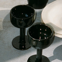 Lade das Bild in den Galerie-Viewer, Vino Stoneware Glazed Cup