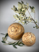 Lade das Bild in den Galerie-Viewer, Räucherkugel PAVA SPHERA - brown