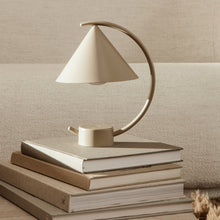 Lade das Bild in den Galerie-Viewer, Meridian Lamp Cashmere