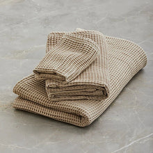 Lade das Bild in den Galerie-Viewer, AYU Vata Handtuch Small - light grey