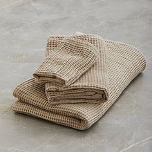 Lade das Bild in den Galerie-Viewer, AYU Vata Handtuch - light grey