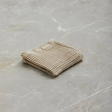 Lade das Bild in den Galerie-Viewer, AYU Vata Handtuch Small - light grey