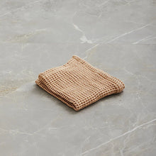 Lade das Bild in den Galerie-Viewer, AYU Kapha Handtuch Small - nougat