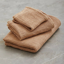 Lade das Bild in den Galerie-Viewer, AYU Kapha Handtuch Small - nougat