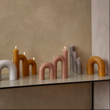 Lade das Bild in den Galerie-Viewer, Bend Candle - indian tan