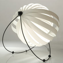 Lade das Bild in den Galerie-Viewer, Eclipse Lamp