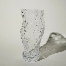 Lade das Bild in den Galerie-Viewer, Ostrea Glass Vase - clear