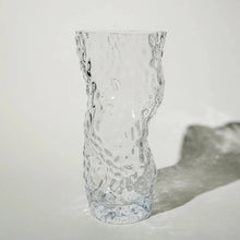 Lade das Bild in den Galerie-Viewer, Ostrea Glass Vase - clear