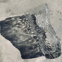 Lade das Bild in den Galerie-Viewer, Ostrea Glass Vase - clear