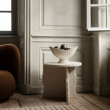 Lade das Bild in den Galerie-Viewer, Fountain Centrepiece Off-white
