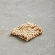 Lade das Bild in den Galerie-Viewer, AYU Pitta Handtuch Small  - warm sand

